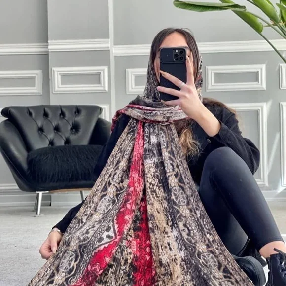 Scarf - Picture 6 of 7